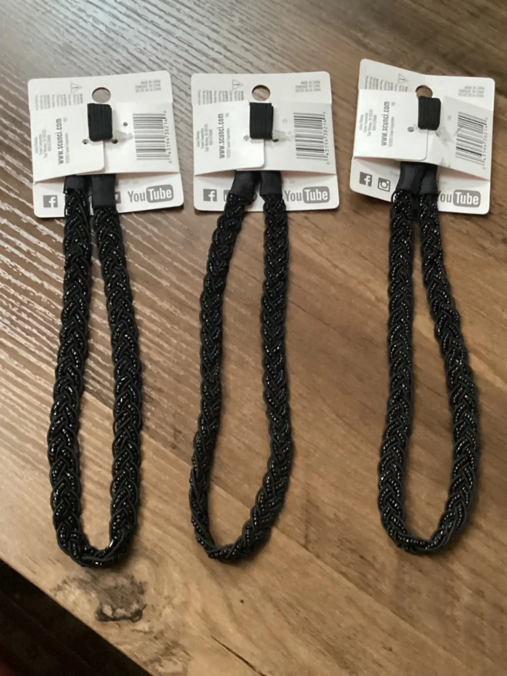 scunci black braided